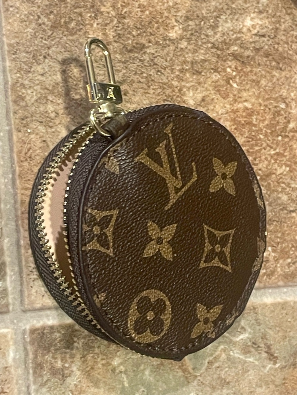 LVee monogram logo keychain purse coin holder for replacement or alone cute 💕🔥